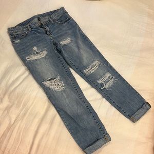 GAP Distressed boyfriend jean